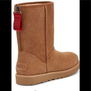 NIB Classic Short Logo Boot UGG 6 Chestnut color